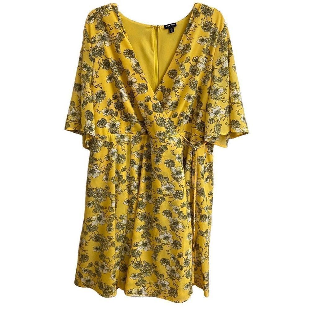 Torrid Yellow Floral Faux Wrap Dress Short Flowy Sleeves Size 20